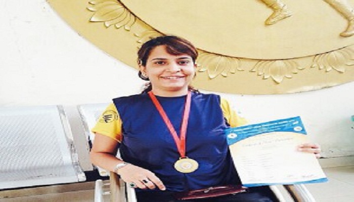 Bharti Gehani with gold medal-Netmarkers