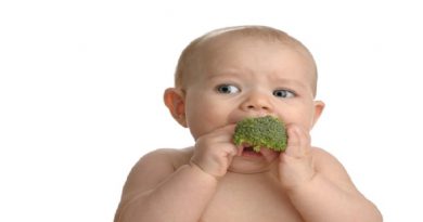 baby-eating-broccoli-netmarkers