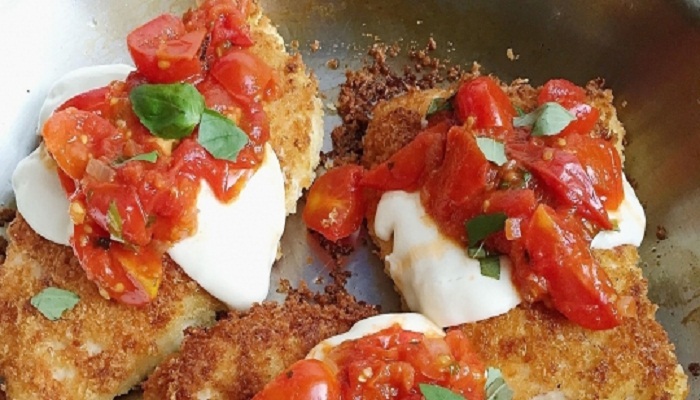 Crispy Chicken Parmesan with Mozzarella and Tomatoes-Netmarkers