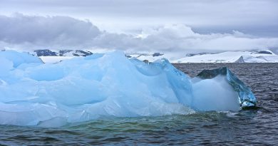 gigantic-chunks-of-ice-are-slowly-falling-away-from-antarctica-netmarkers