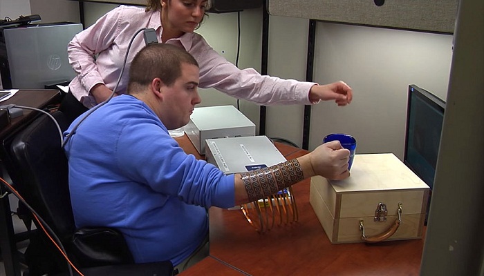 paralyzed-man-moves-hand-after-5-years-netmarkers
